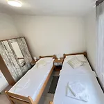 Alena 公寓 维尔