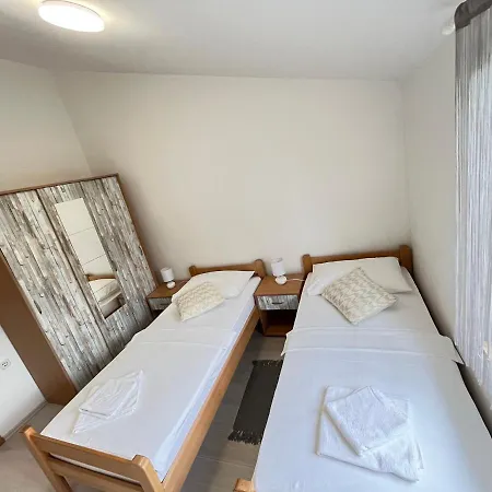 Alena Apartment Vir