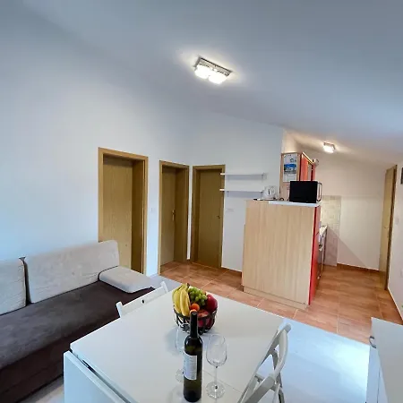 Alena Apartment *