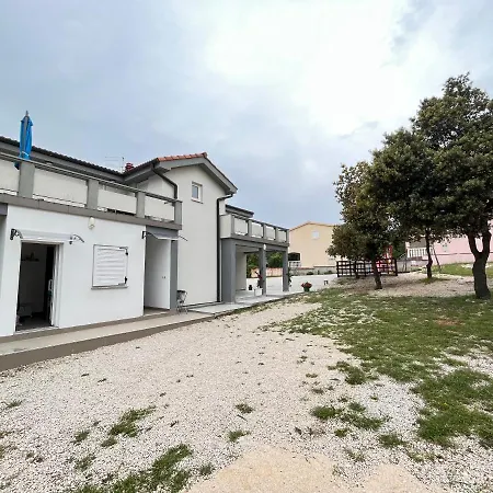 Alena Apartment