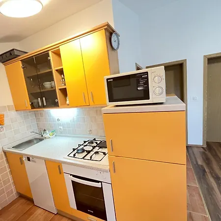 Alena Apartment Vir