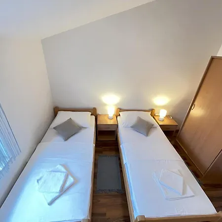 Apartment Alena Vir