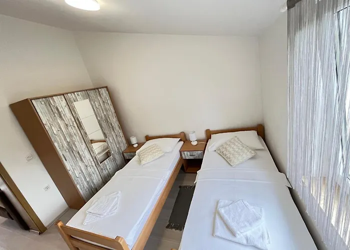 Alena Apartment Vir