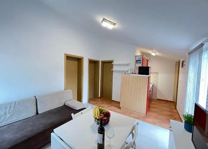 Alena Apartment *