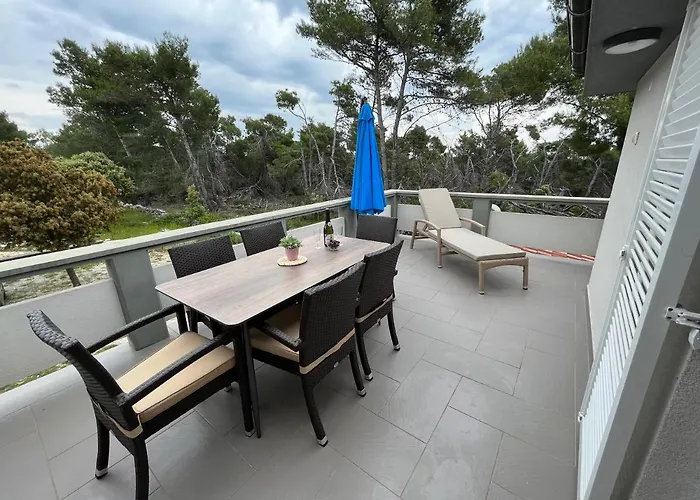 Alena Apartman Vir
