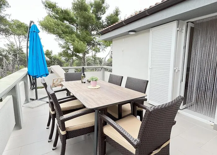 Alena Apartment *