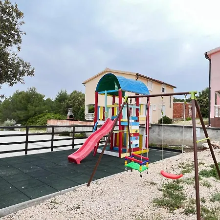 Alena * ויר