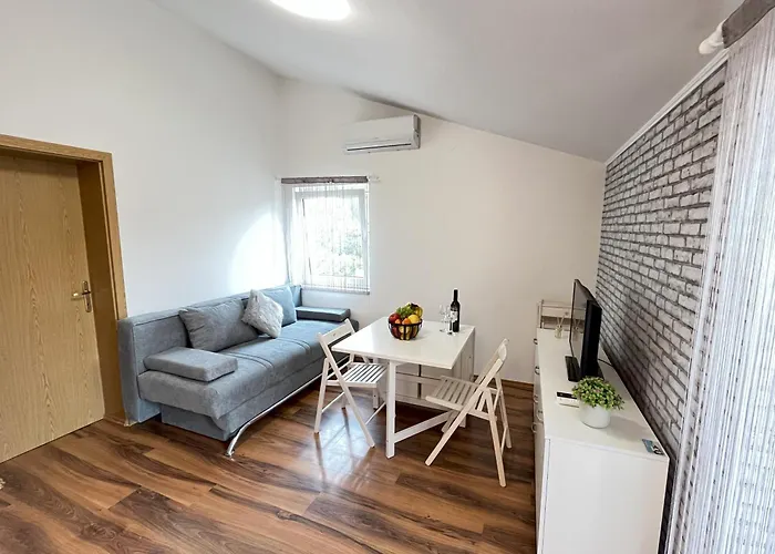 Апартаменты Alena *